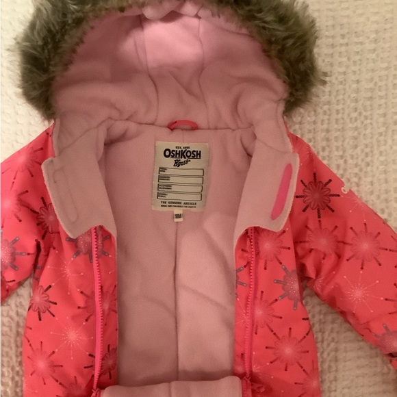 Osh Kosh Toddler Girl Snowsuit (18 months) - Picture 3 of 6